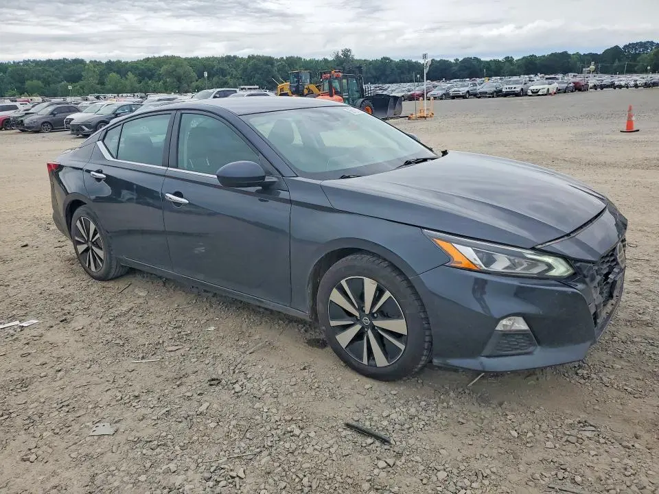 2021 NISSAN ALTIMA SV  