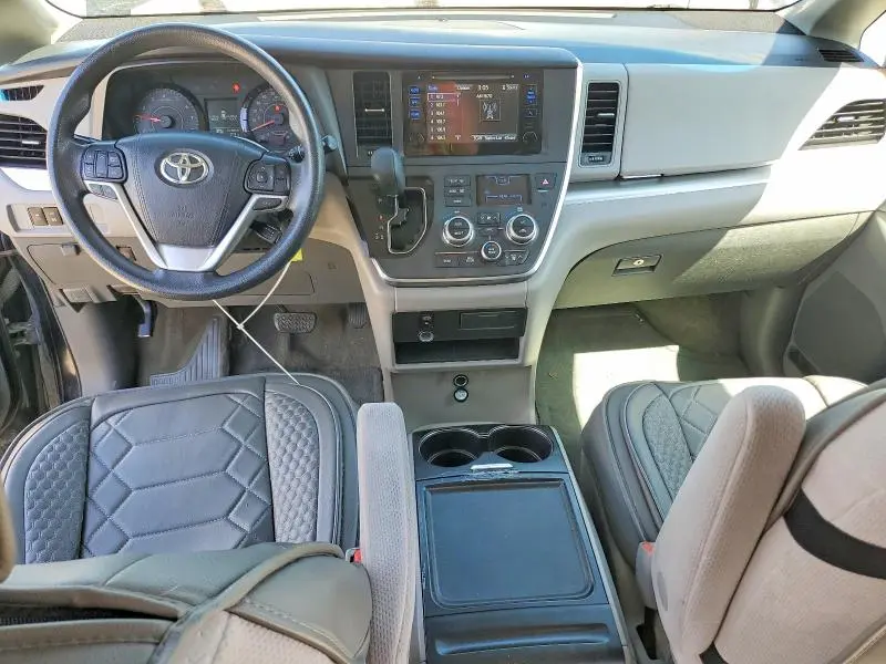 2017 TOYOTA SIENNA LE  