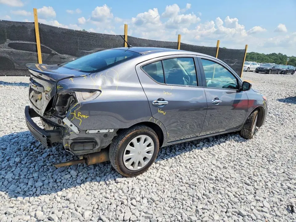 2018 NISSAN VERSA SV  
