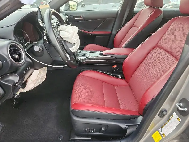 2021 LEXUS IS 300  