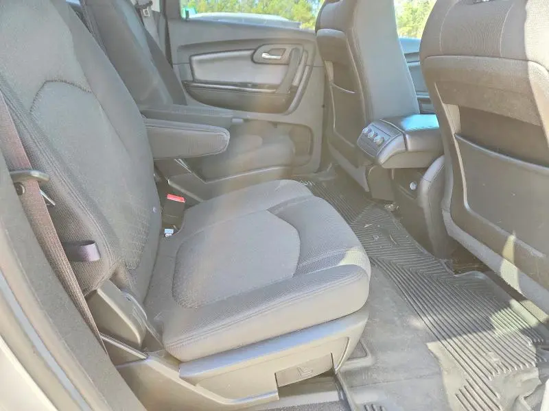 2011 CHEVROLET TRAVERSE LT  