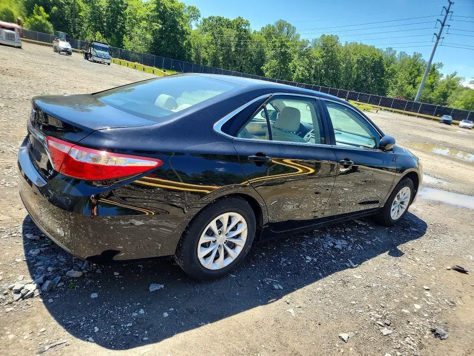 2016 TOYOTA CAMRY LE  