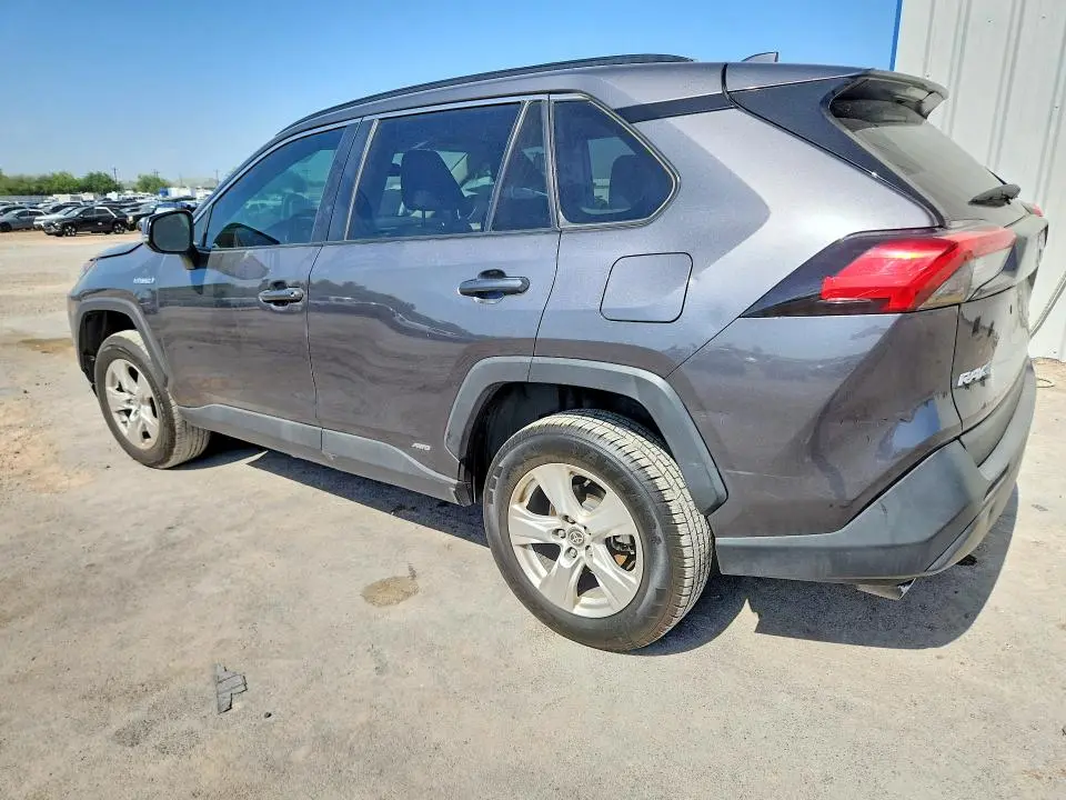 2021 TOYOTA RAV4 XLE  