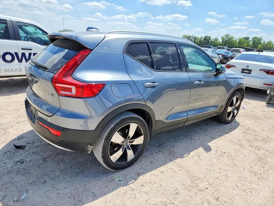 2019 VOLVO XC40 T5 MOMENTUM  