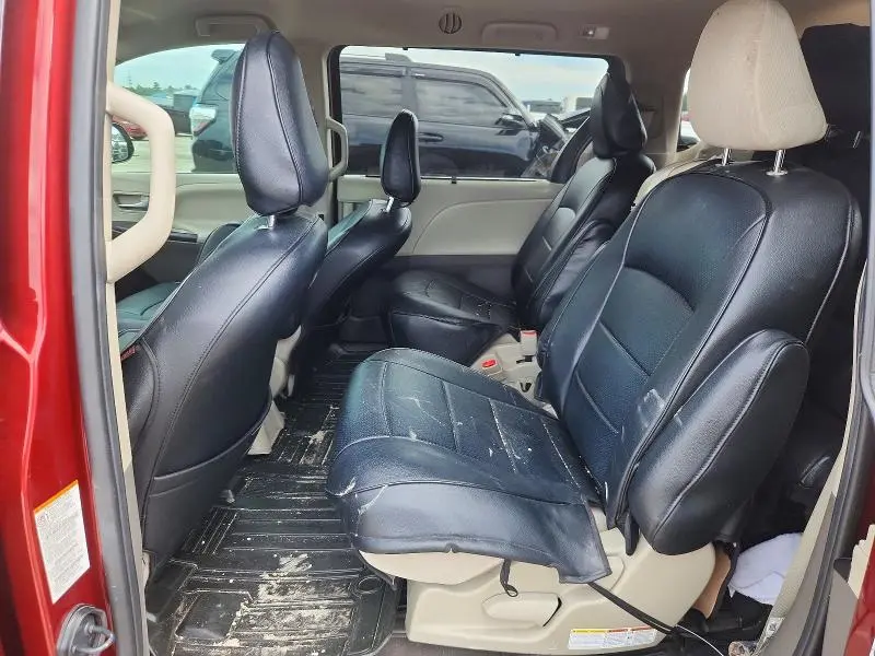 2020 TOYOTA SIENNA LE  