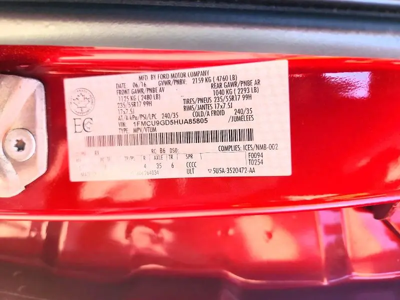 2017 FORD ESCAPE SE  