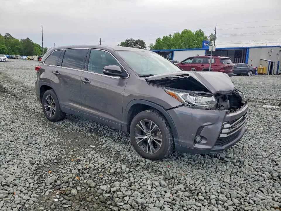 2019 TOYOTA HIGHLANDER LE PLUS  