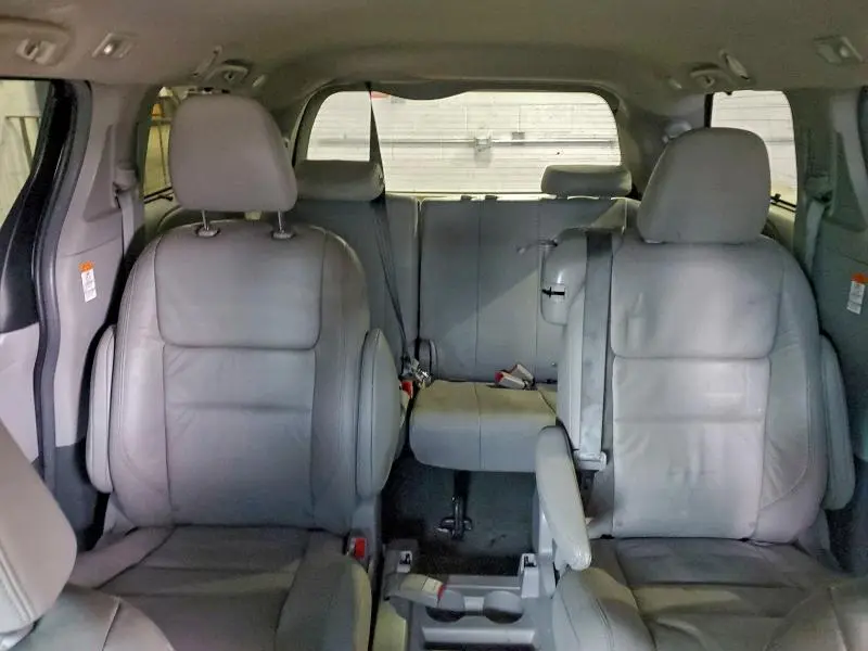 2016 TOYOTA SIENNA XLE  