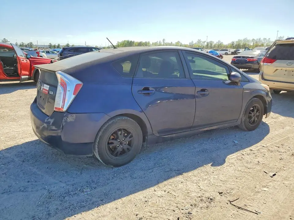 2013 TOYOTA PRIUS TWO  