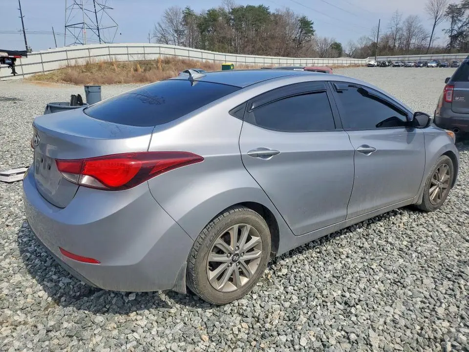 2015 HYUNDAI ELANTRA SE  