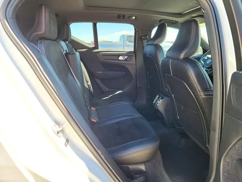 2021 VOLVO XC40 T5 R-DESIGN  
