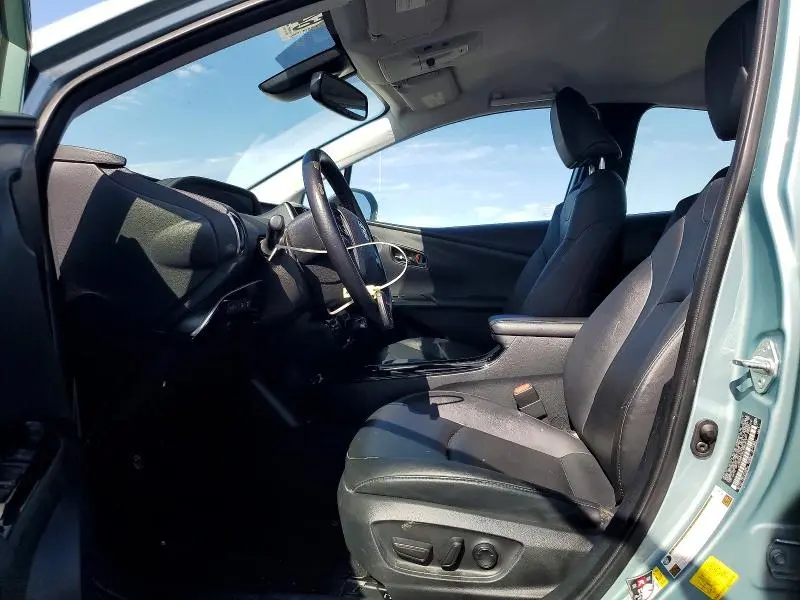 2019 TOYOTA PRIUS XLE  