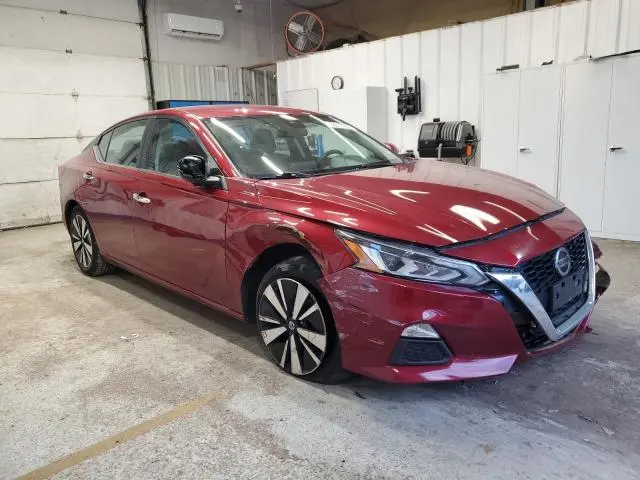 2022 NISSAN ALTIMA SV  