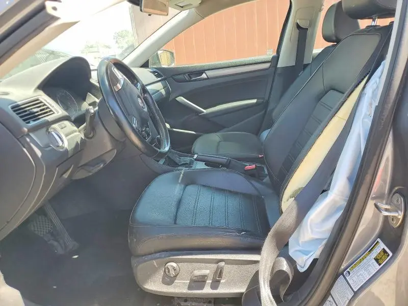 2015 VOLKSWAGEN PASSAT SE  