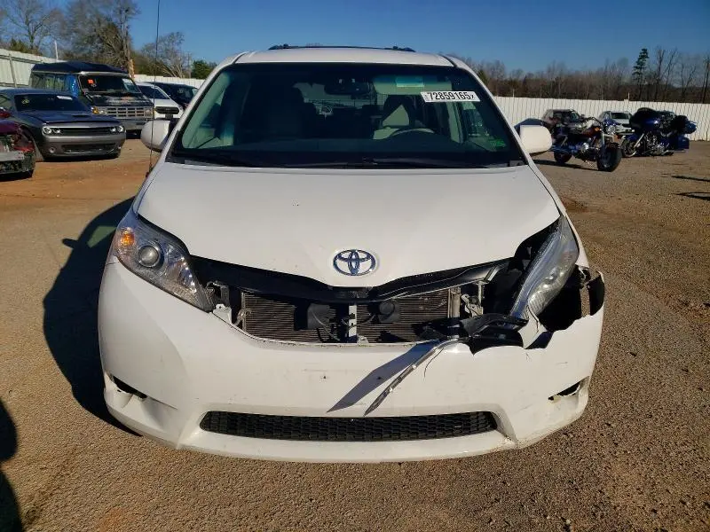 2014 TOYOTA SIENNA LE  