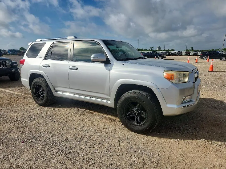 2010 TOYOTA 4RUNNER SR5  