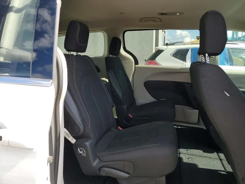 2024 CHRYSLER VOYAGER LX  