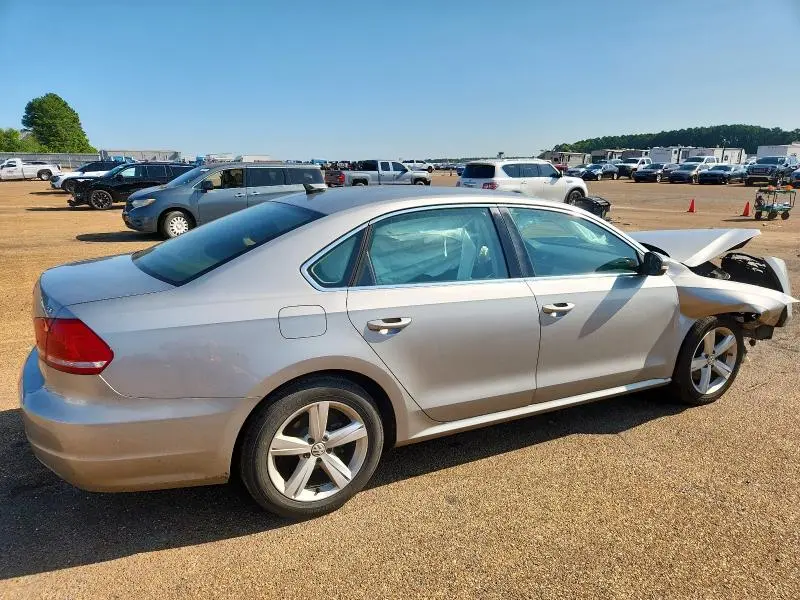 2013 VOLKSWAGEN PASSAT SE  