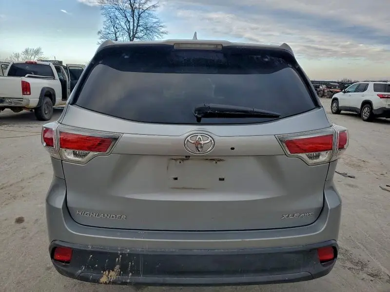 2016 TOYOTA HIGHLANDER XLE  