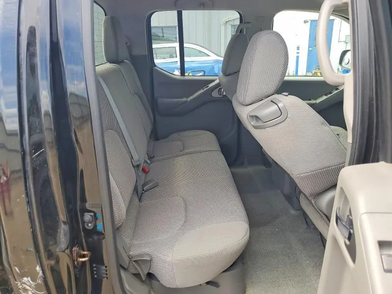 2013 NISSAN FRONTIER S  