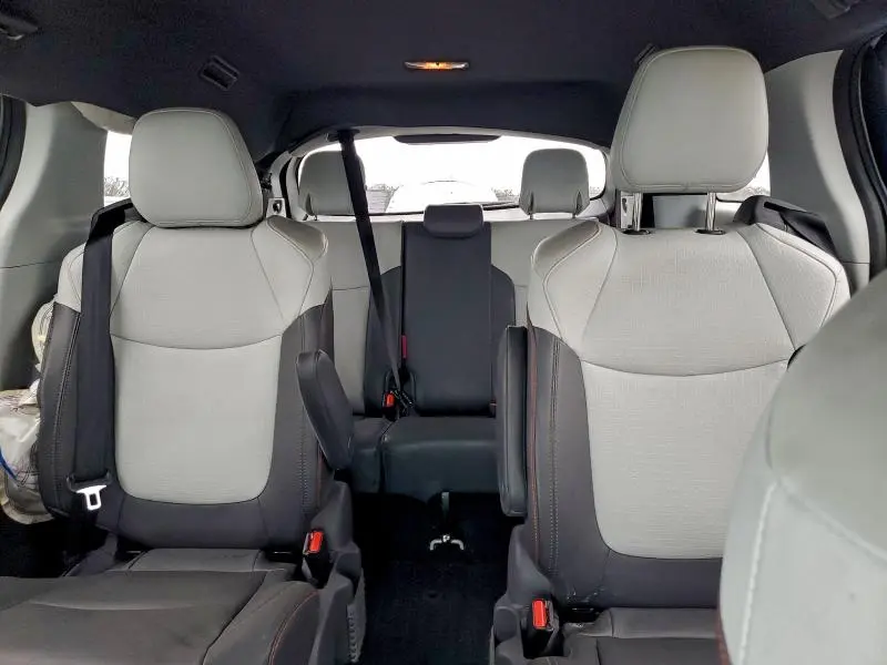2021 TOYOTA SIENNA XSE  