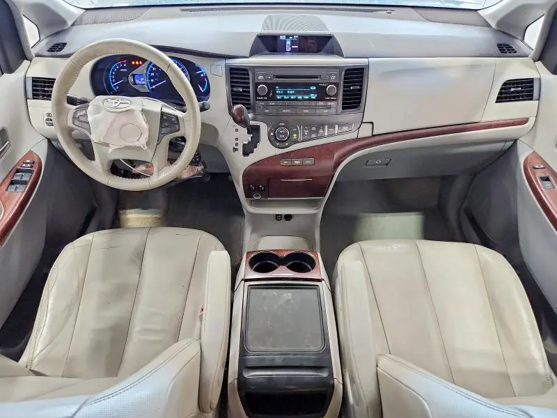 2014 TOYOTA SIENNA XLE 8-PASSENGER  