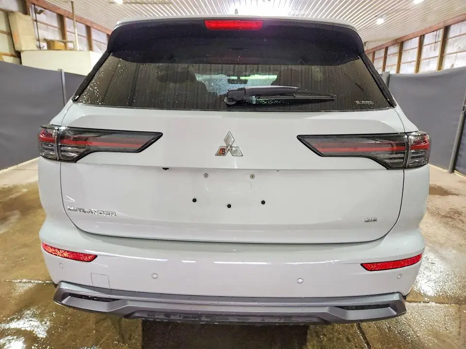 2025 MITSUBISHI OUTLANDER SE  
