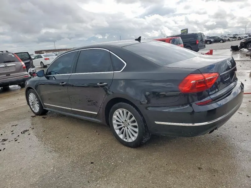 2016 VOLKSWAGEN PASSAT SE  