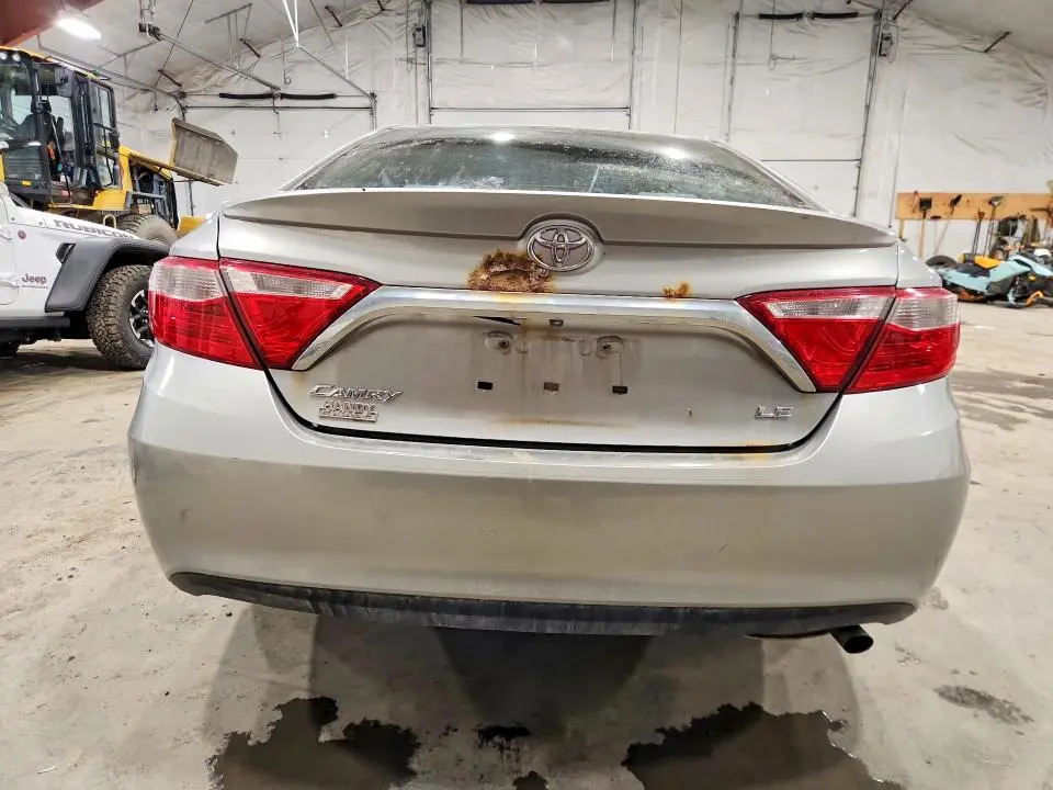 2015 TOYOTA CAMRY LE  