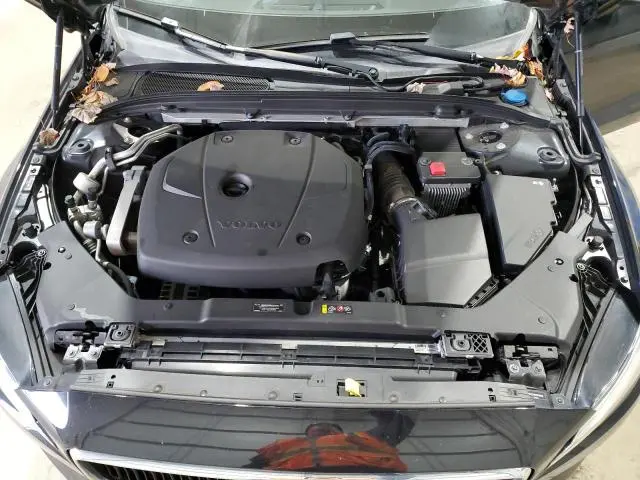 2019 VOLVO V60 T6 MOMENTUM  