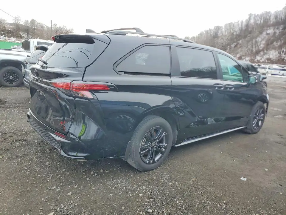 2025 TOYOTA SIENNA   