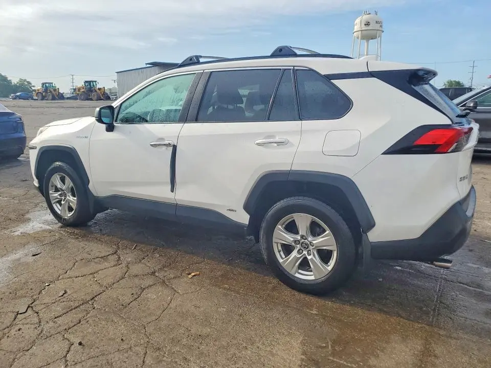 2021 TOYOTA RAV4 LE  