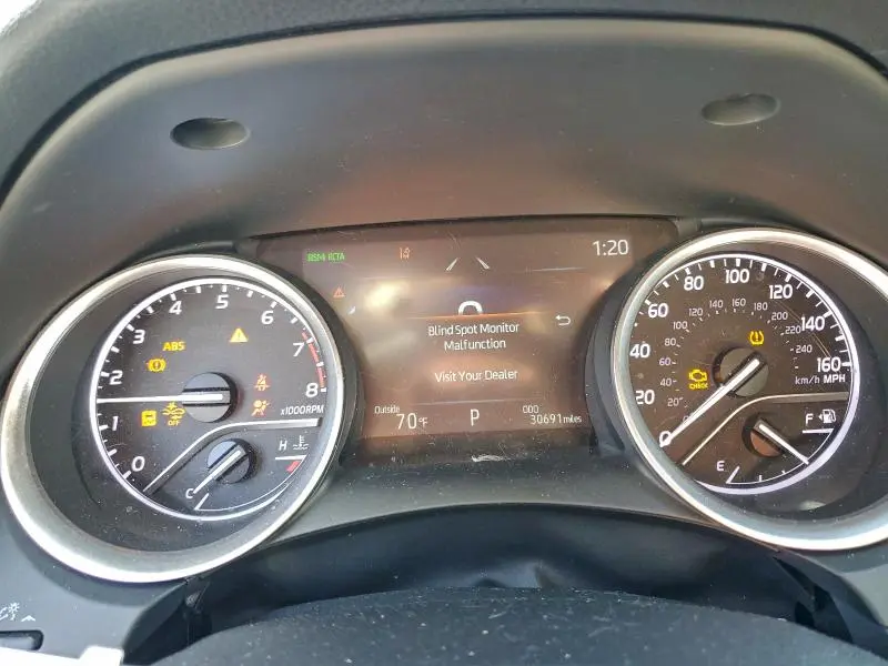 2021 TOYOTA CAMRY XLE  