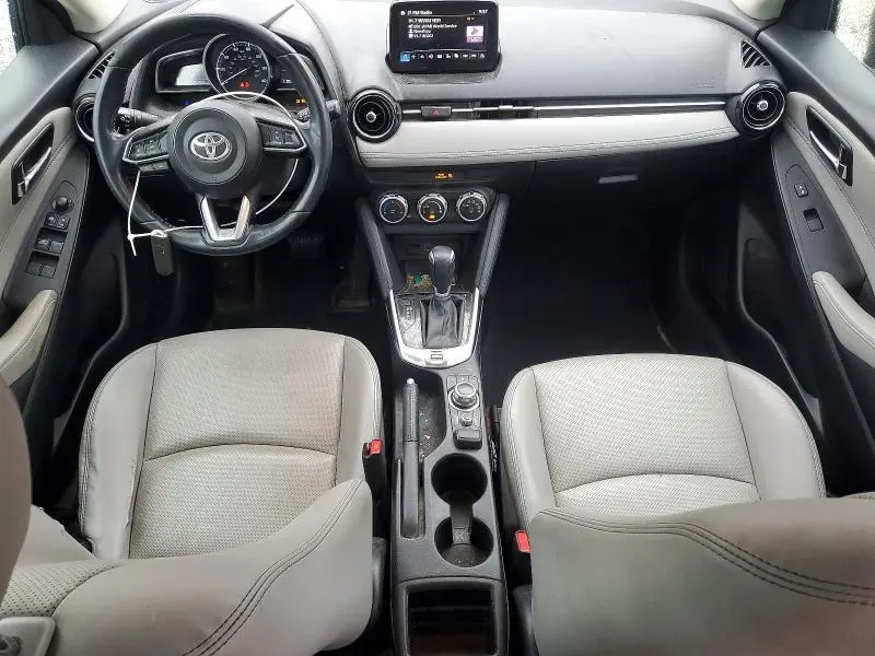 2019 TOYOTA YARIS XLE  