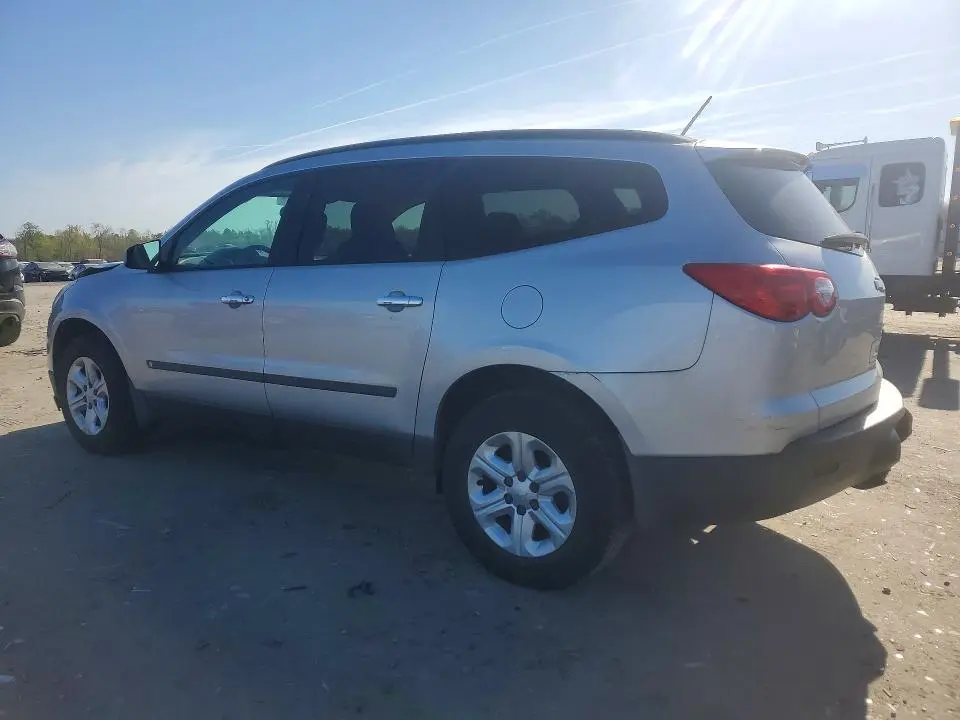 2010 CHEVROLET TRAVERSE LS  