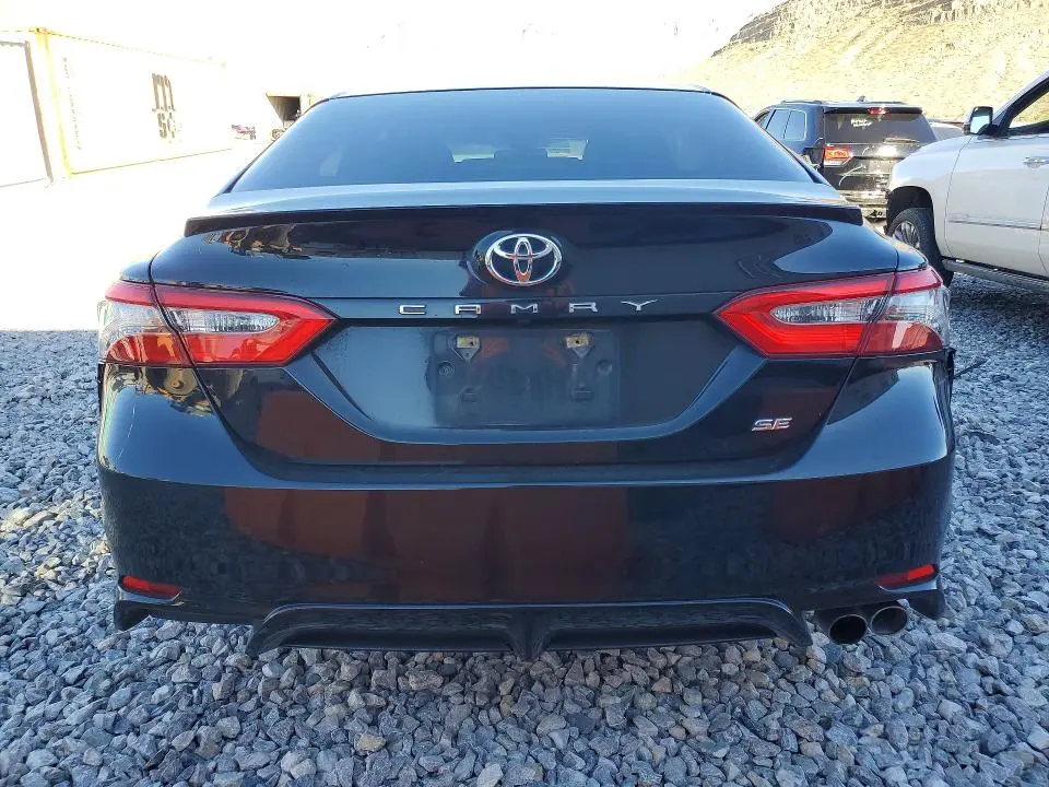 2018 TOYOTA CAMRY SE  
