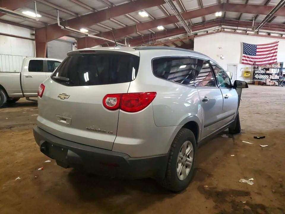 2010 CHEVROLET TRAVERSE LS  