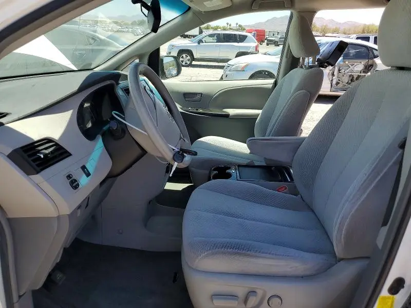 2011 TOYOTA SIENNA LE  