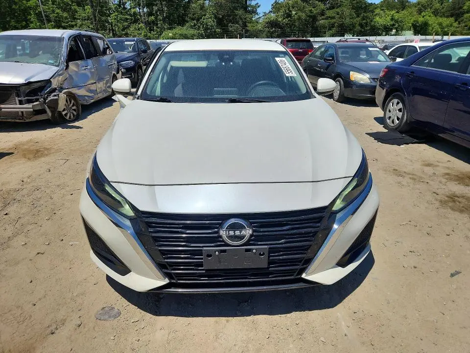 2023 NISSAN ALTIMA SV  