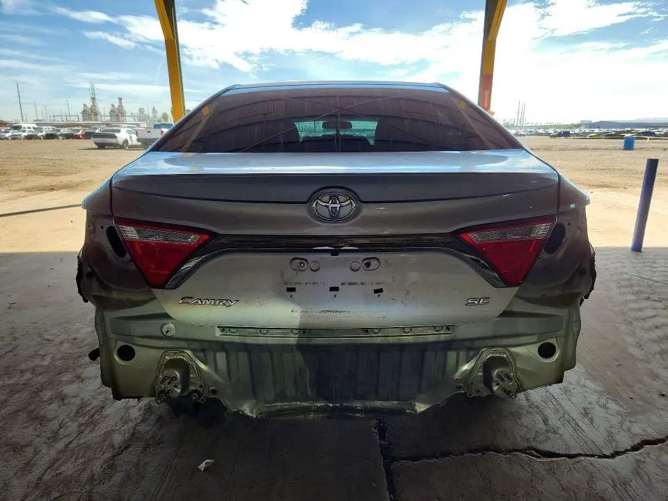 2015 TOYOTA CAMRY SE  