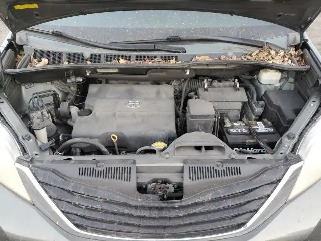 2013 TOYOTA SIENNA   