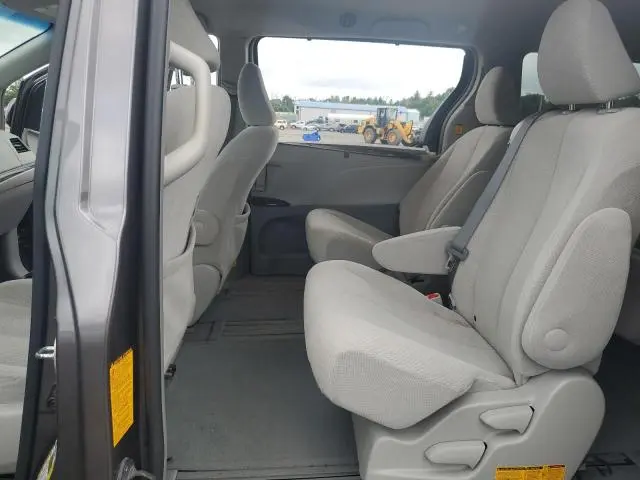 2013 TOYOTA SIENNA LE  