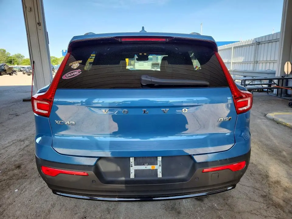 2023 VOLVO XC40 PLUS  