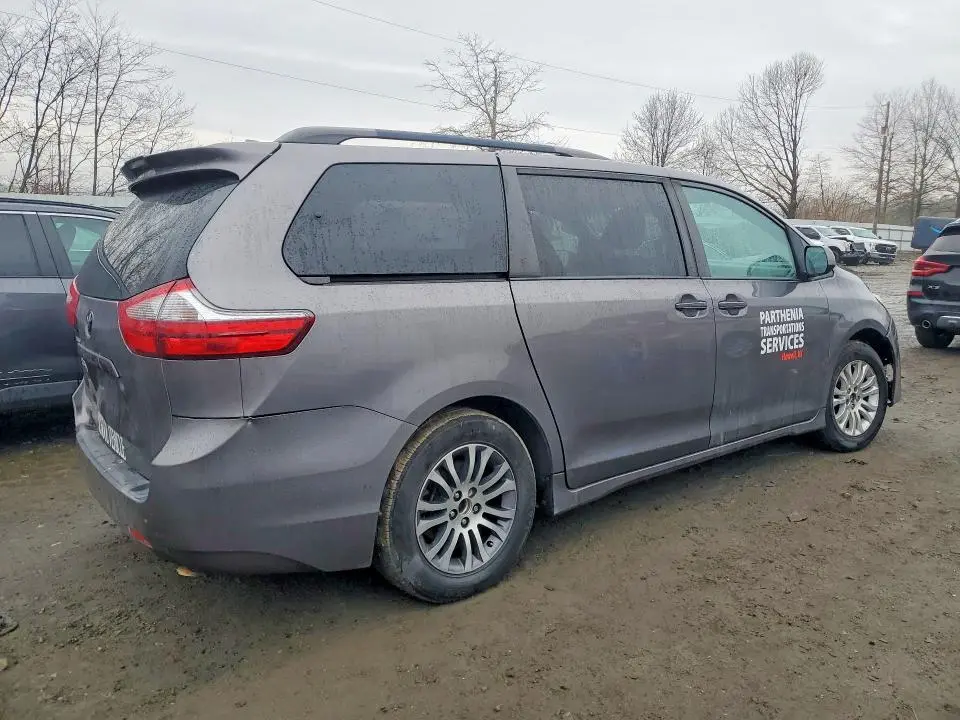 2020 TOYOTA SIENNA XLE 8-PASSENGER  