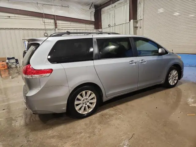 2014 TOYOTA SIENNA XLE  