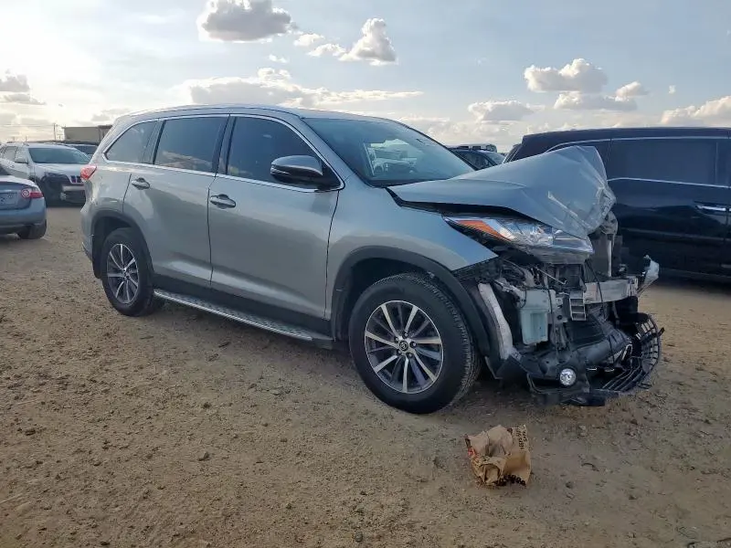 2019 TOYOTA HIGHLANDER SE  