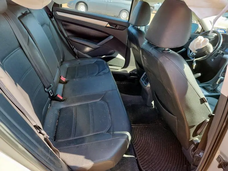 2013 VOLKSWAGEN PASSAT SE  