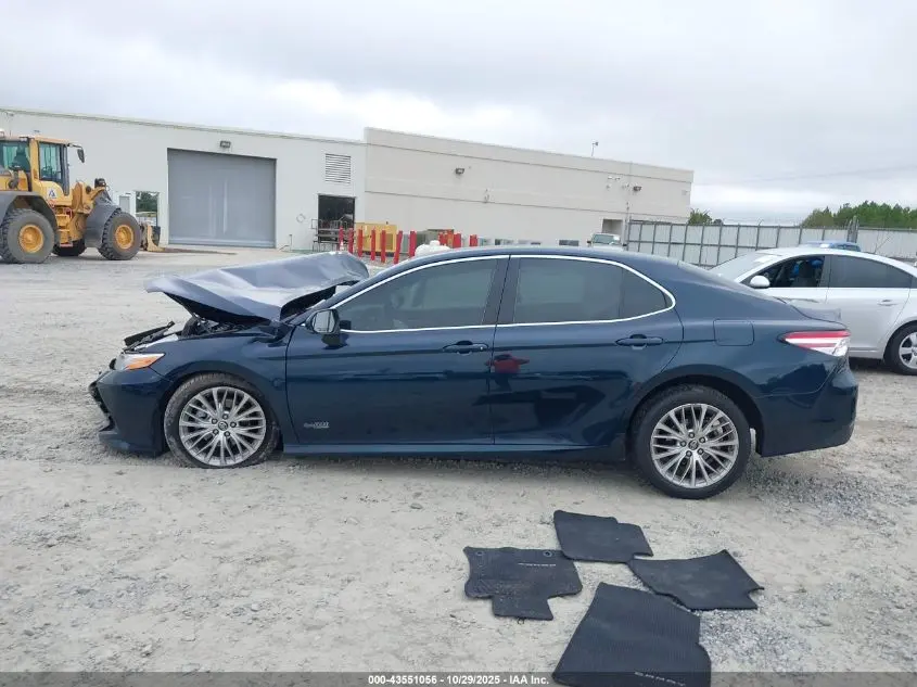 2018 TOYOTA CAMRY XLE