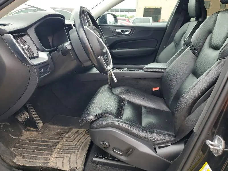2019 VOLVO XC60 T5  