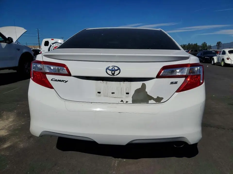 2014 TOYOTA CAMRY SE  